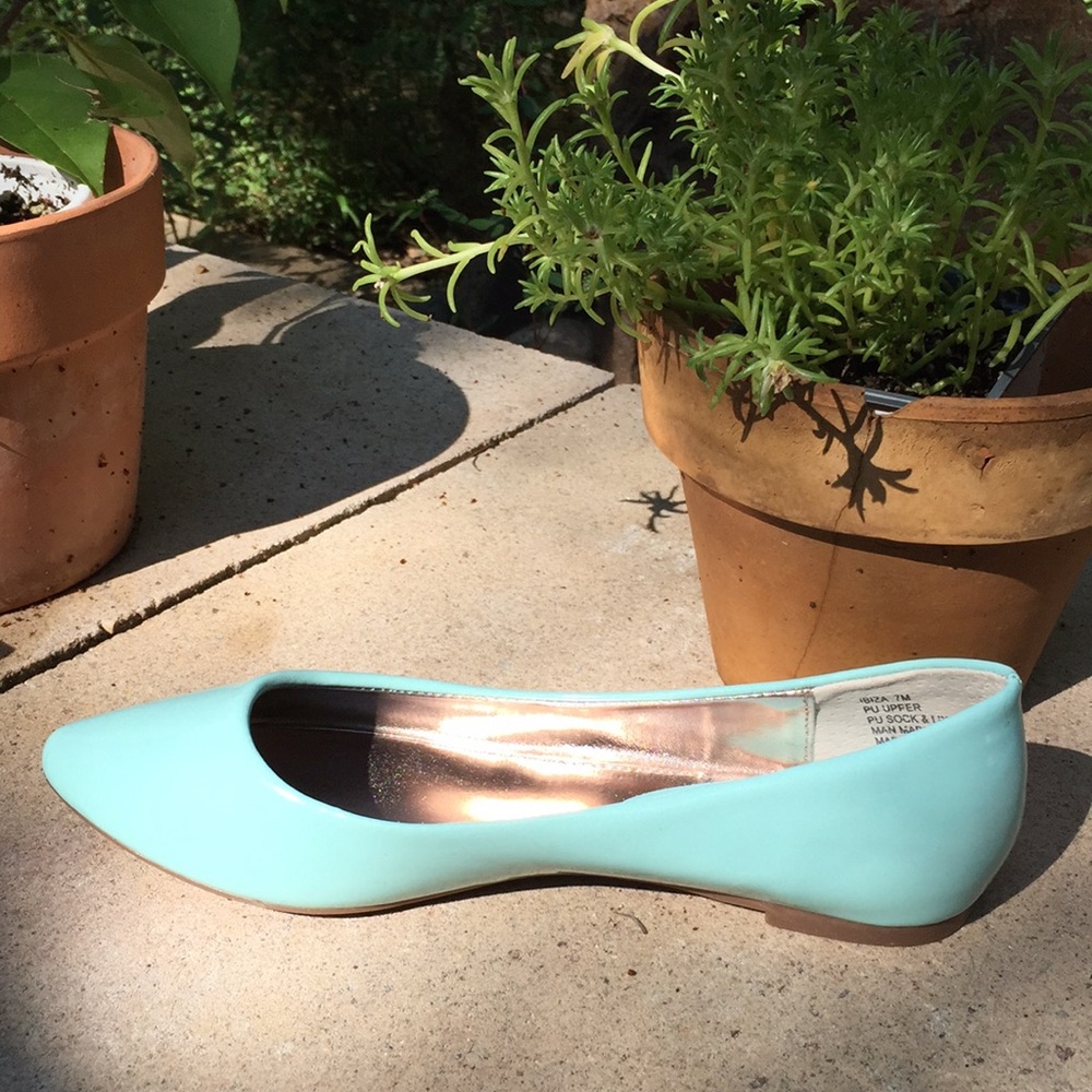 Never worn Ibiza Mint Steve Madden flats